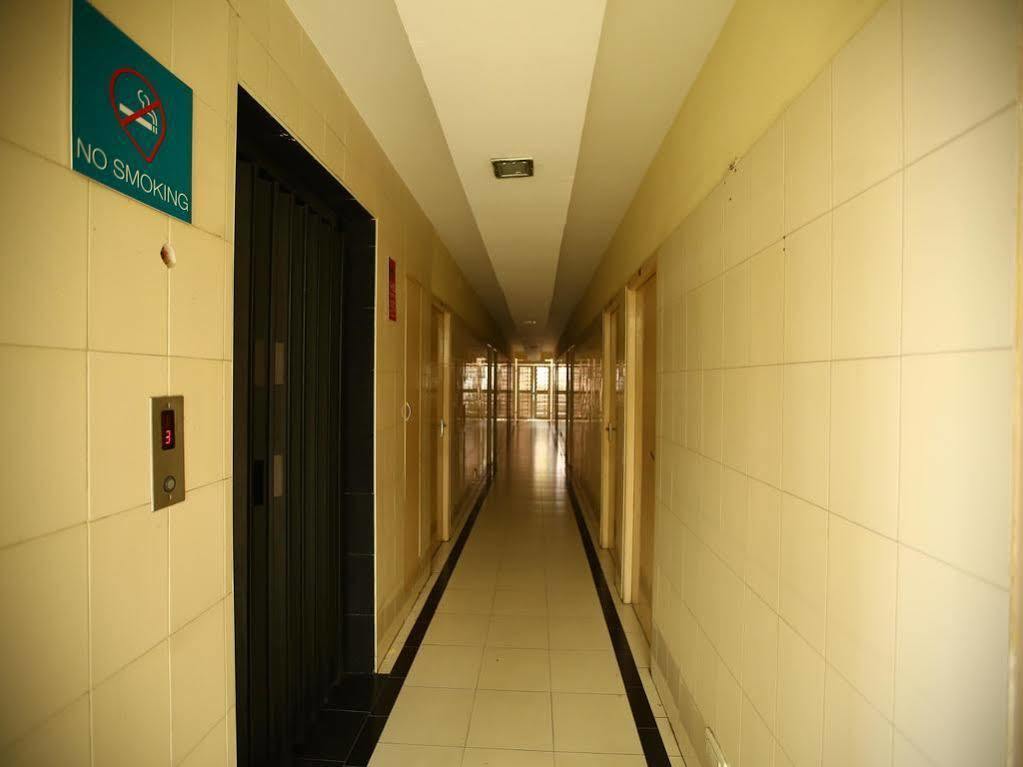 Oyo 968 Hotel Poigai Chennai Esterno foto