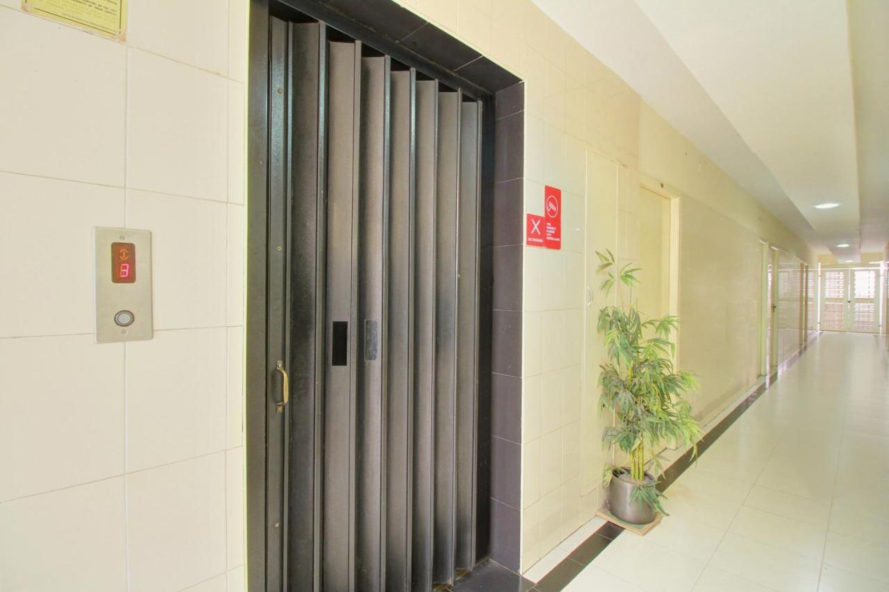 Oyo 968 Hotel Poigai Chennai Esterno foto